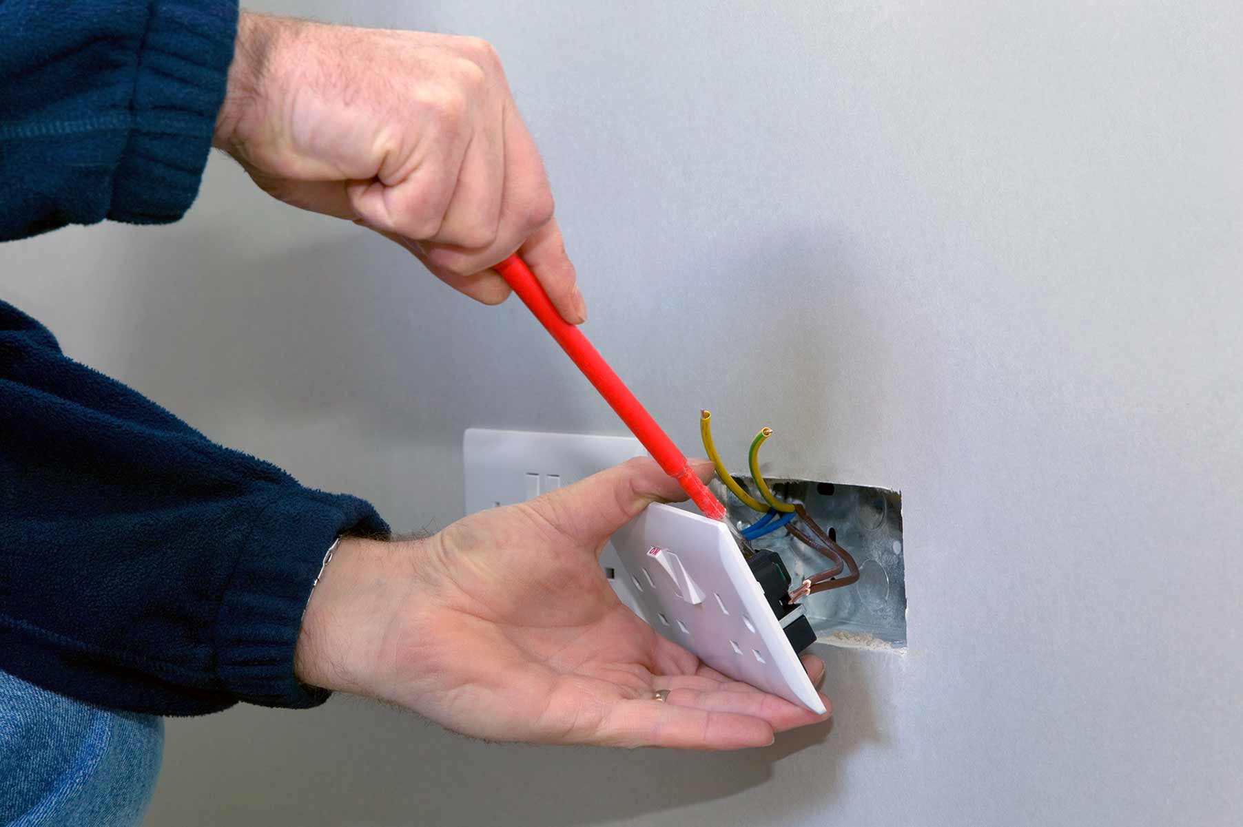 Our electricians can install plug sockets for domestic and commercial proeprties in Woodbridge and the local area. 